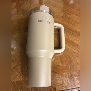 Stanley 40 oz magnolia basic brown